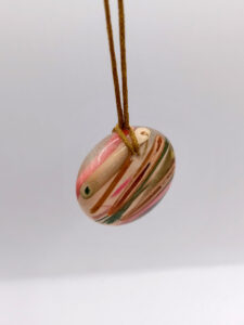 Coloured reed wood with pearl resin