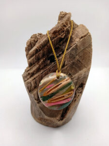 Coloured reed wood with pearl resin