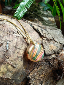 Coloured reed wood with pearl resin