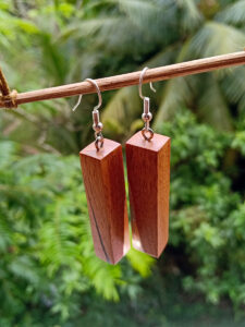 Set of earrings in driftwood and resin