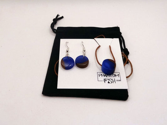 Set with earrings and pendant in driftwood and resin