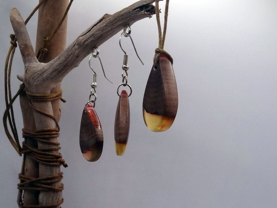 Set with earrings and pendant in driftwood and resin