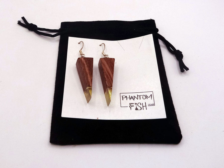 Set of earrings in driftwood and resin