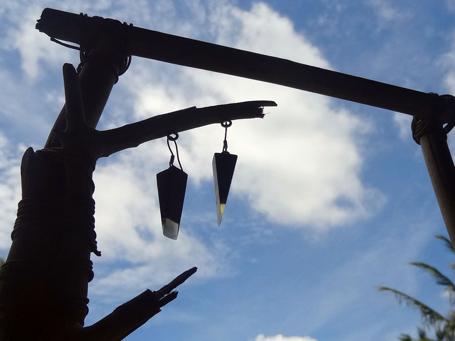 Set of earrings in driftwood and resin