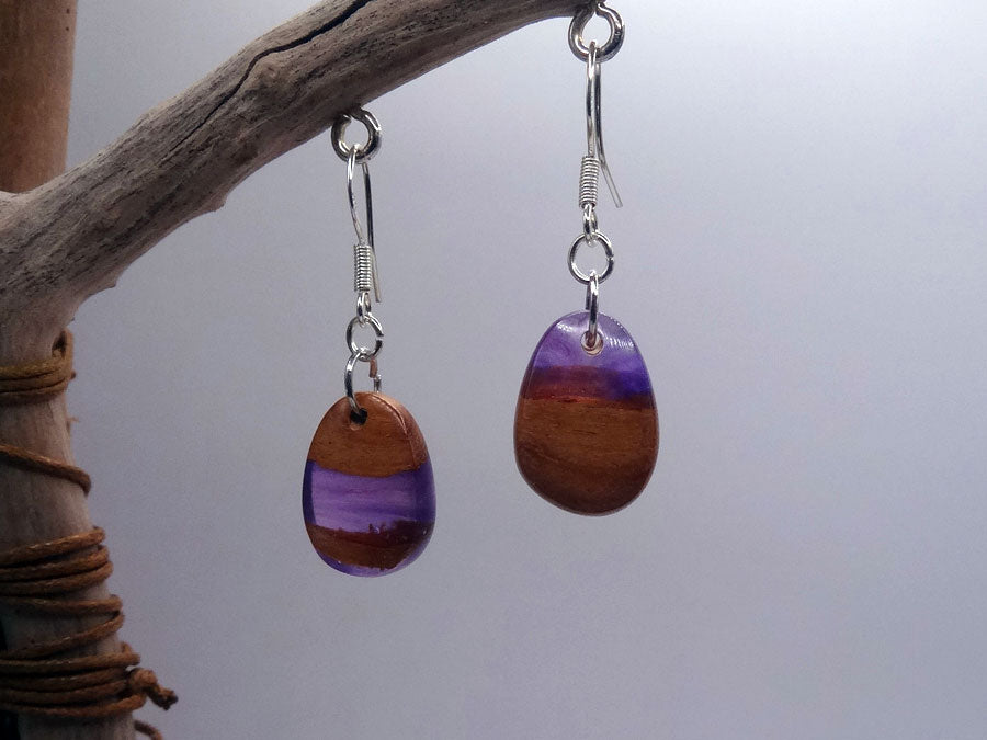 Set of earrings in driftwood and resin