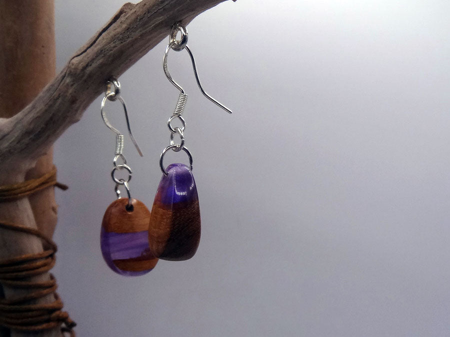 Set of earrings in driftwood and resin