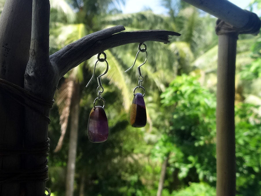 Set of earrings in driftwood and resin