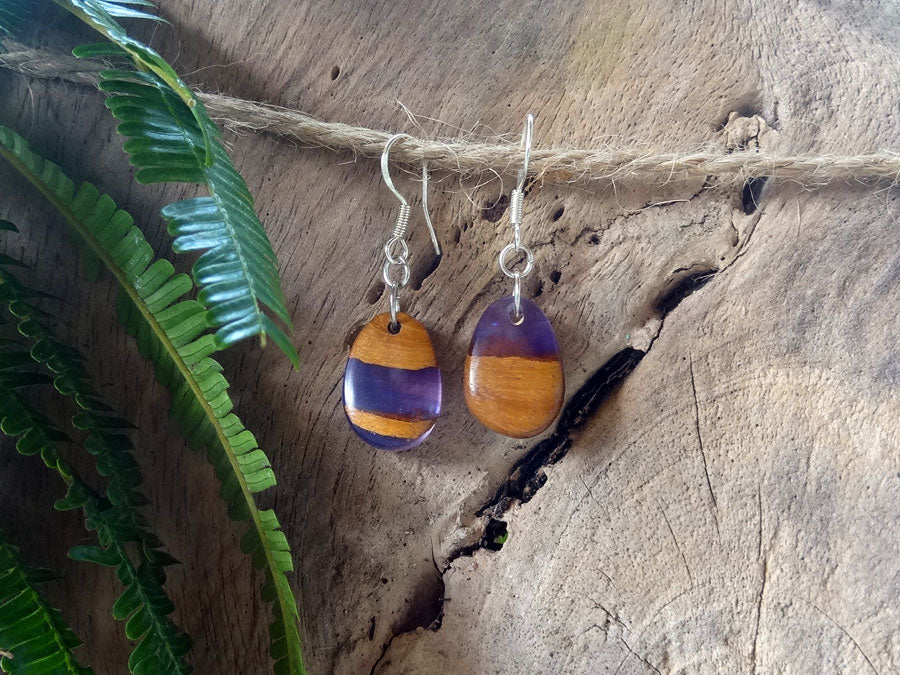 Set of earrings in driftwood and resin