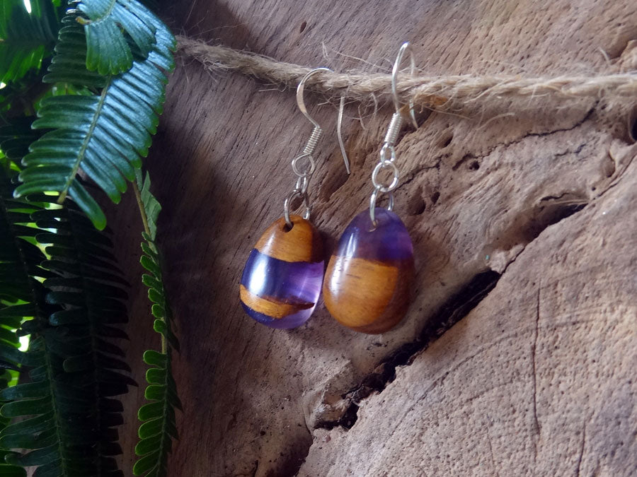 Set of earrings in driftwood and resin