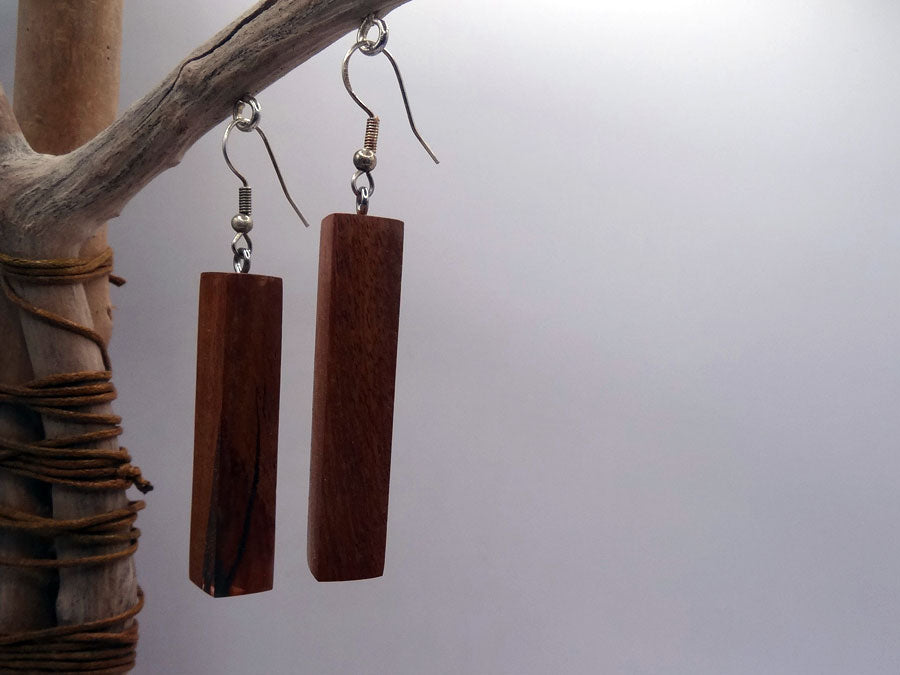 Set of earrings in driftwood and resin