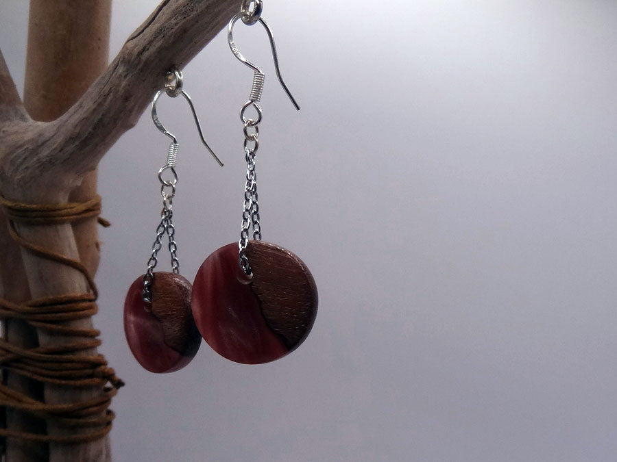 Set of earrings in driftwood and resin