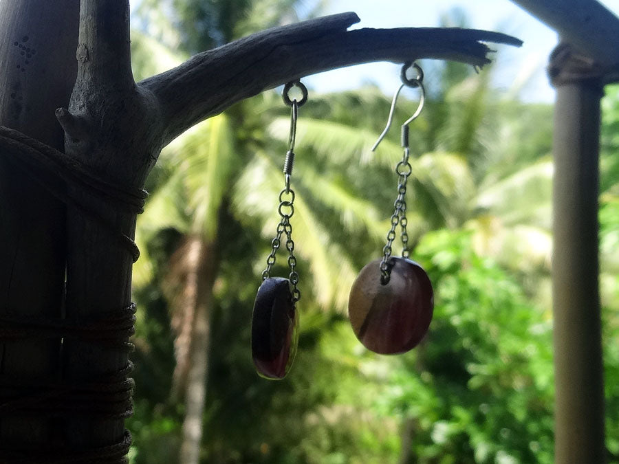 Set of earrings in driftwood and resin