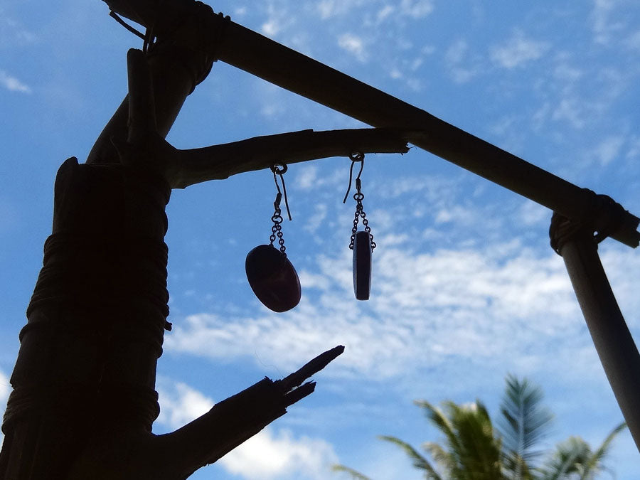 Set of earrings in driftwood and resin