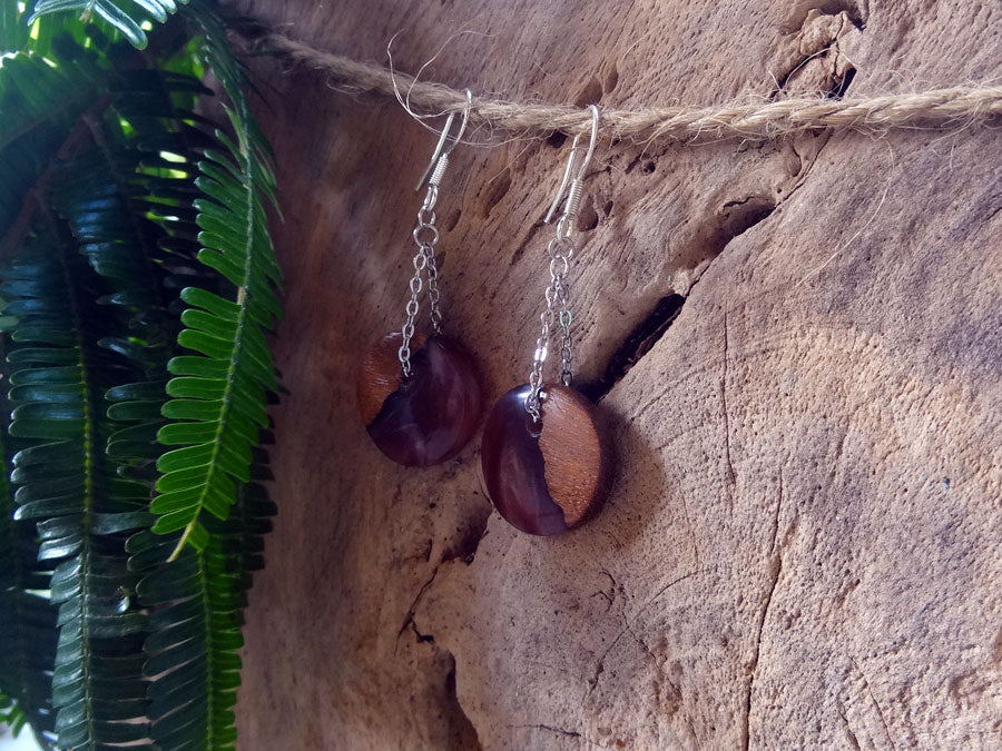 Set of earrings in driftwood and resin