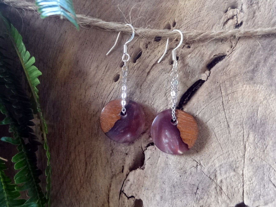 Set of earrings in driftwood and resin