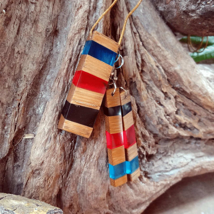 Set with earrings and pendant in driftwood and resin