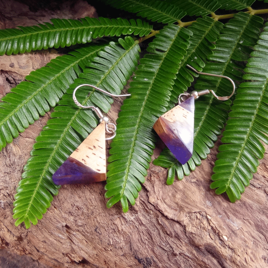 Set of earrings in driftwood and resin