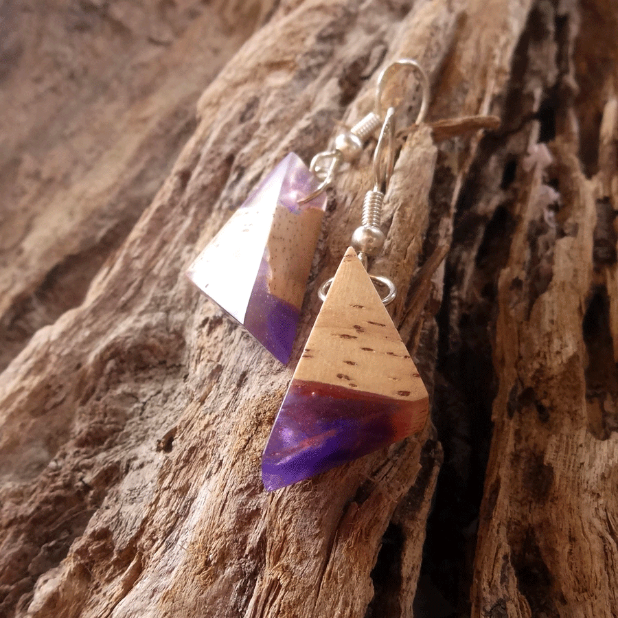 Set of earrings in driftwood and resin