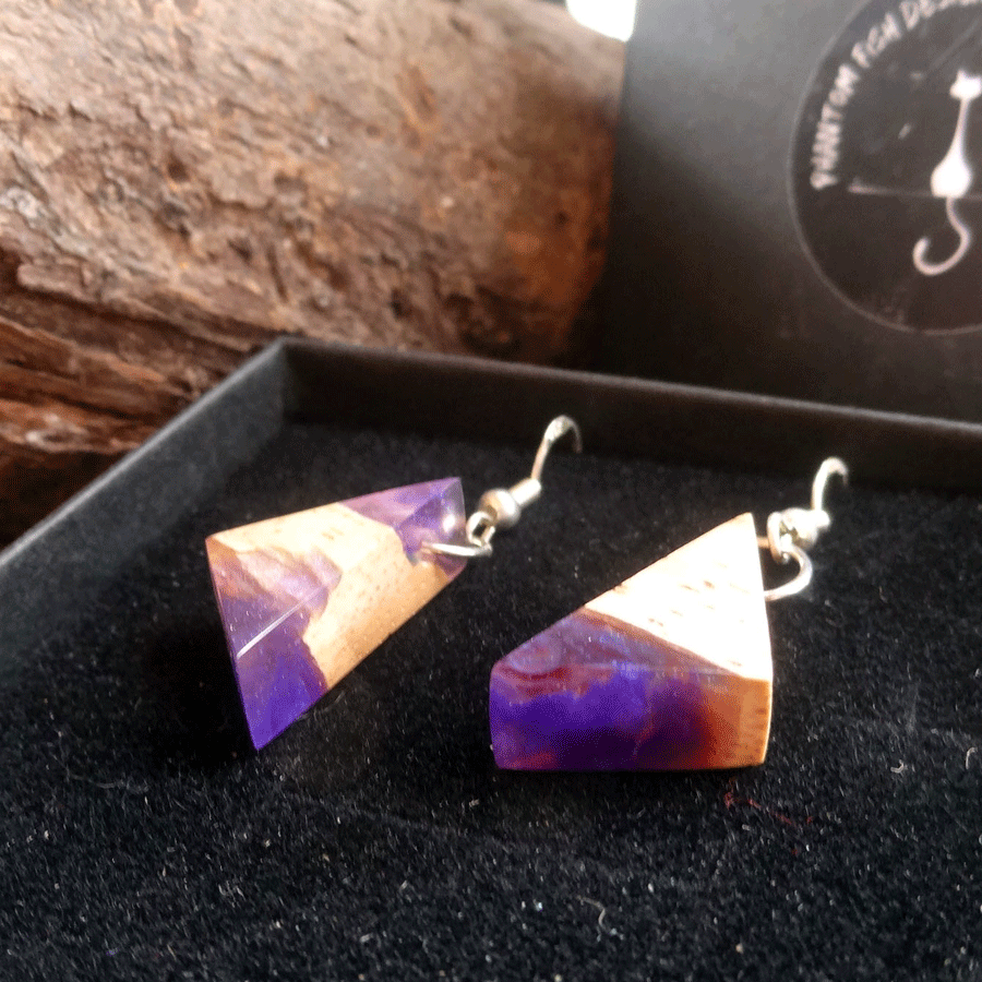 Set of earrings in driftwood and resin