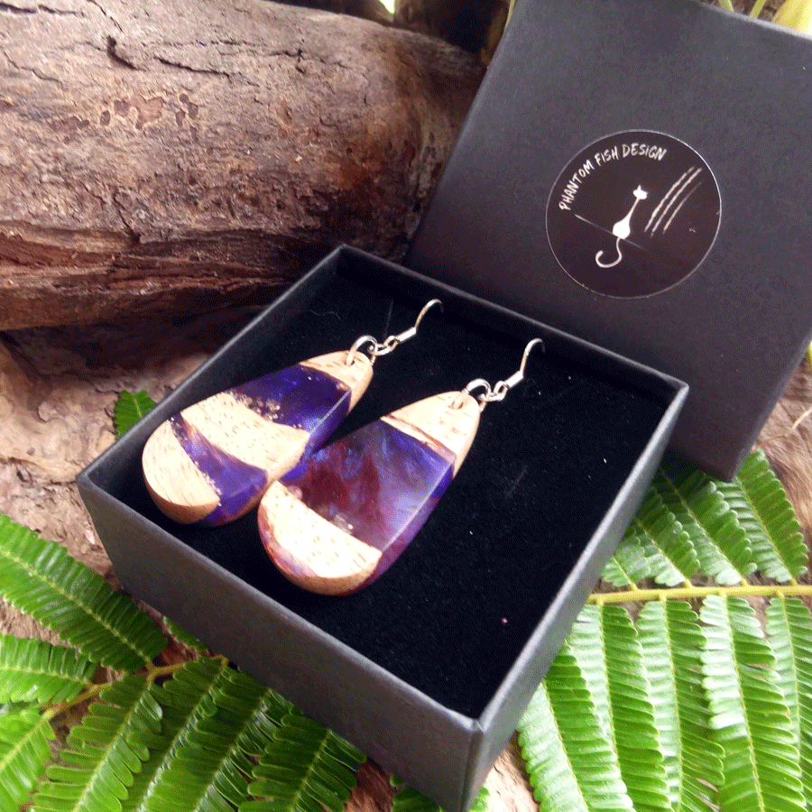 Set of earrings in driftwood and resin