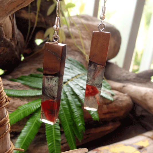 Set of earrings in driftwood and resin