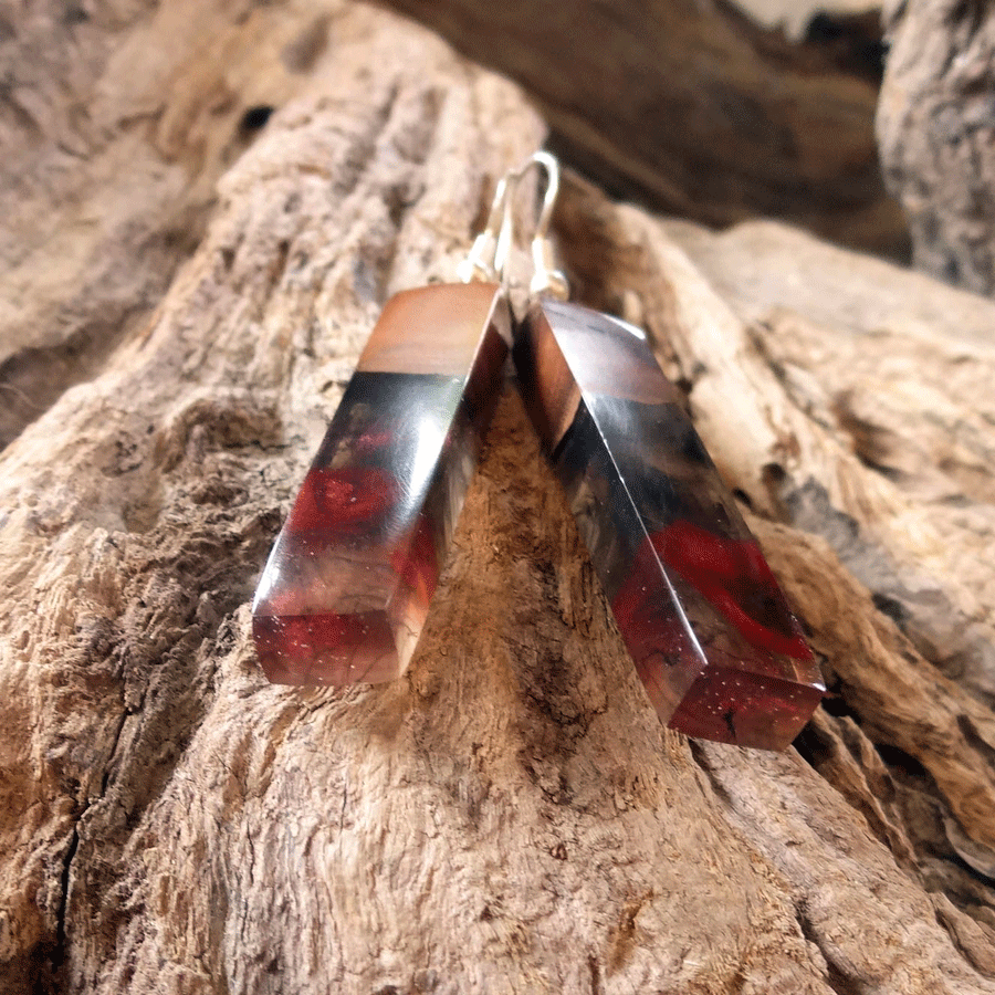 Set of earrings in driftwood and resin