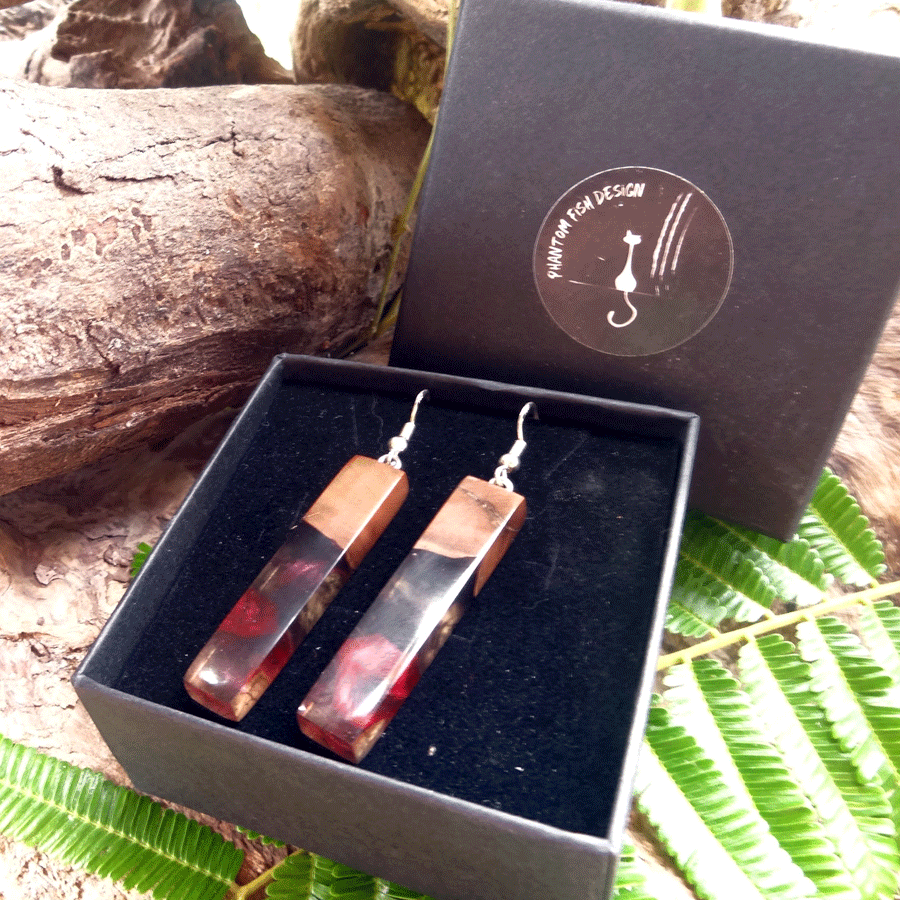 Set of earrings in driftwood and resin