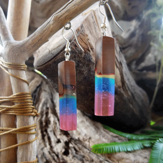 Set of earrings in driftwood and resin