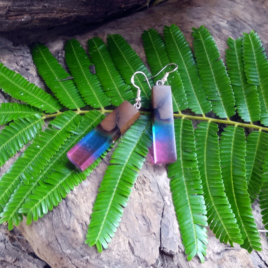 Set of earrings in driftwood and resin