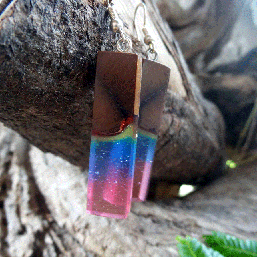 Set of earrings in driftwood and resin