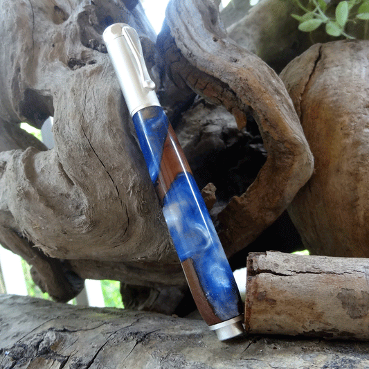 Driftwood and blue and white resin fountain pen