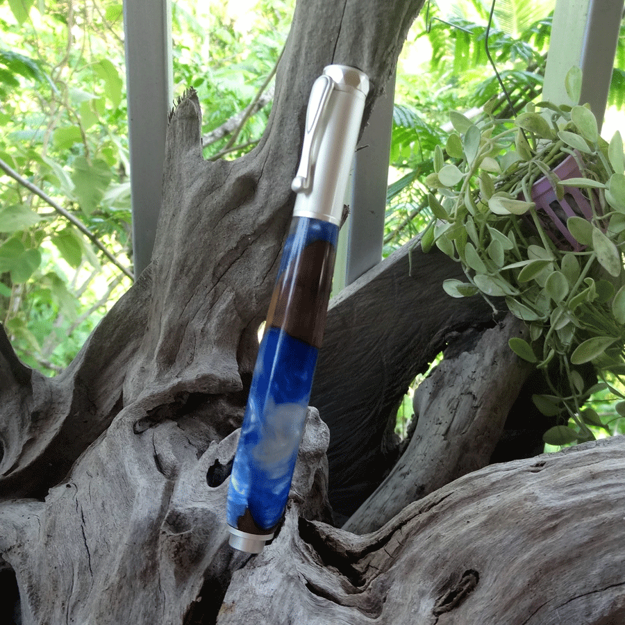 Driftwood and blue and white resin fountain pen