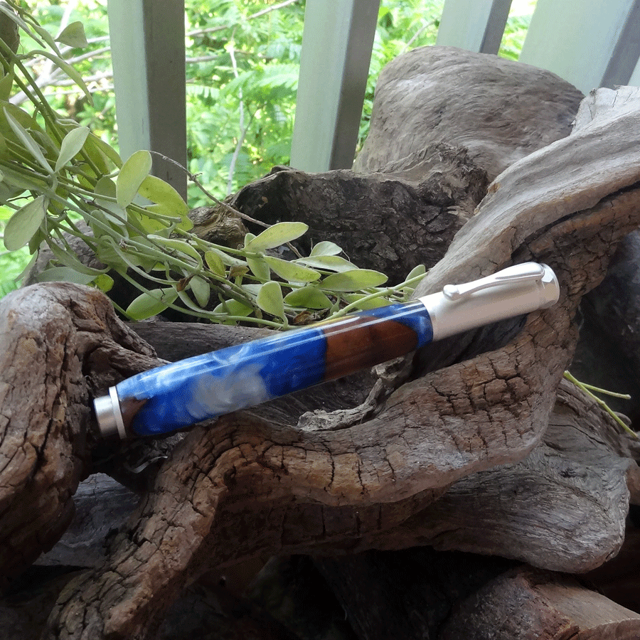 Driftwood and blue and white resin fountain pen