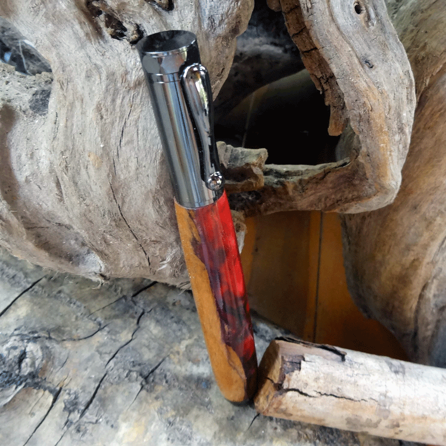 Driftwood and red pink resin fountain pen