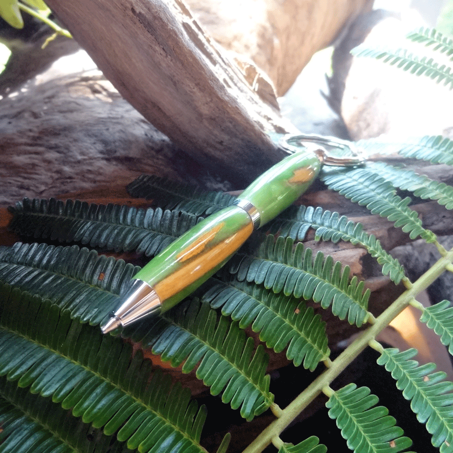 Driftwood and green resin key chain twist pen