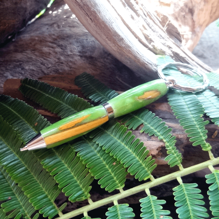 Driftwood and green resin key chain twist pen