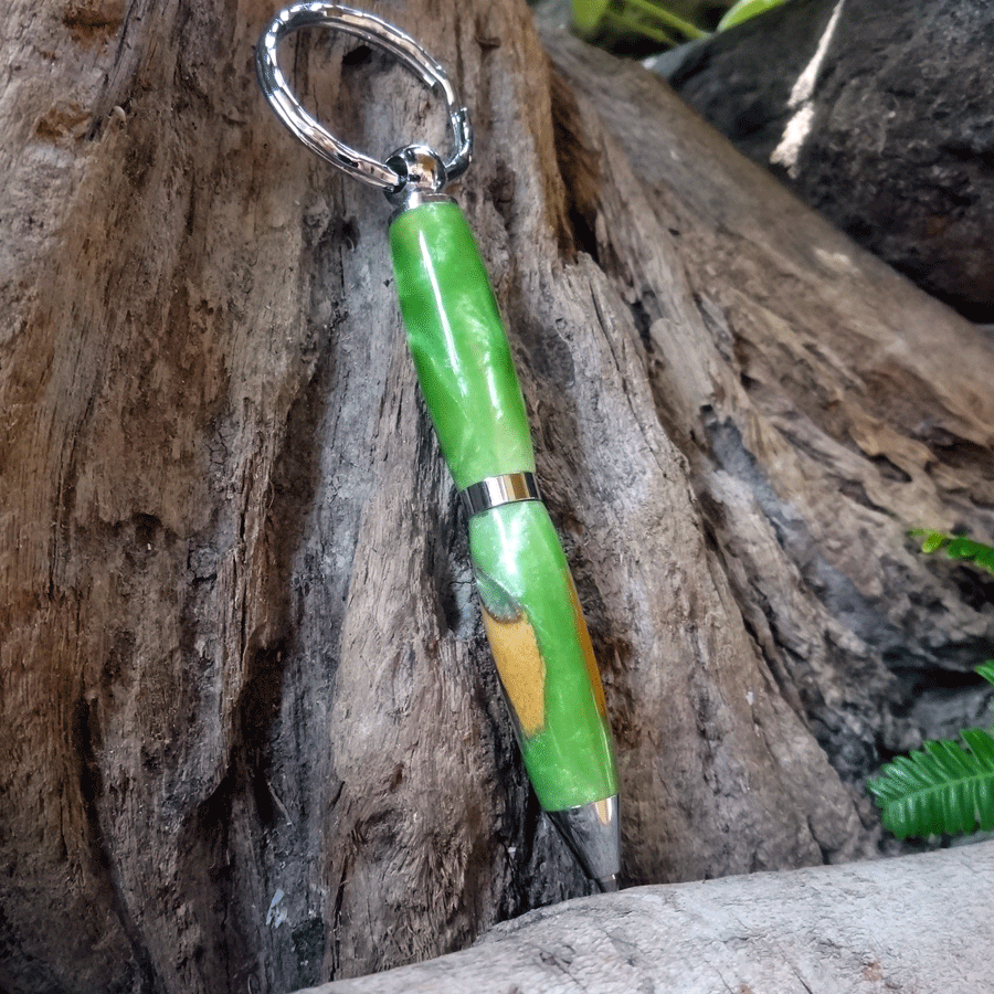 Driftwood and green resin key chain twist pen