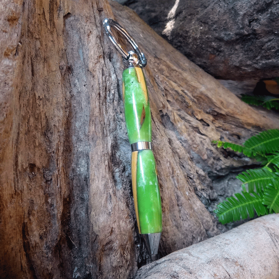 Driftwood and green resin key chain twist pen