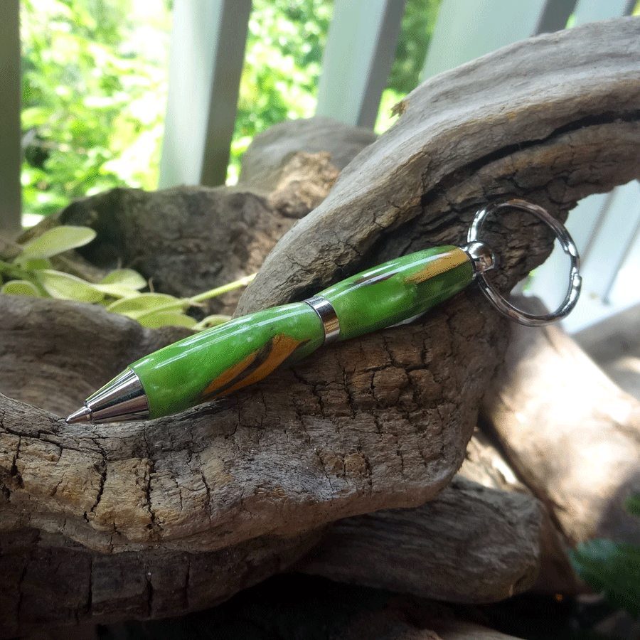 Driftwood and green resin key chain twist pen