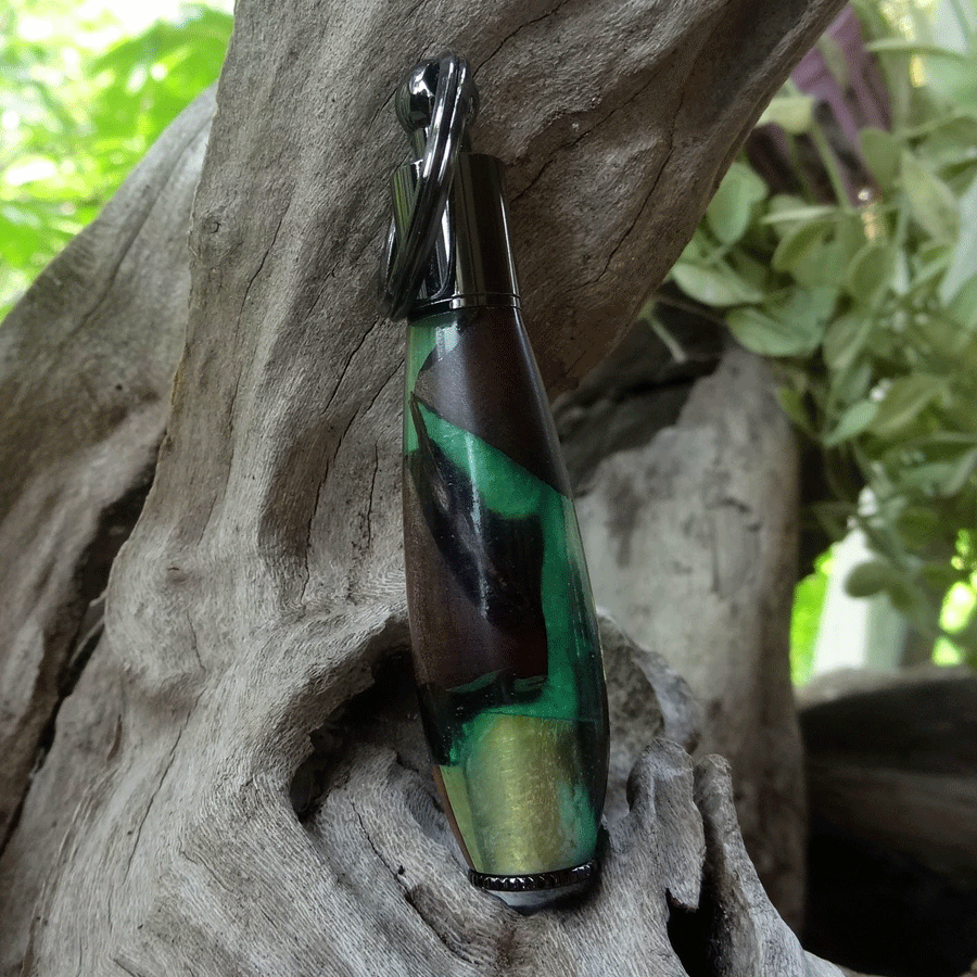 Driftwood and green resin key chain pen