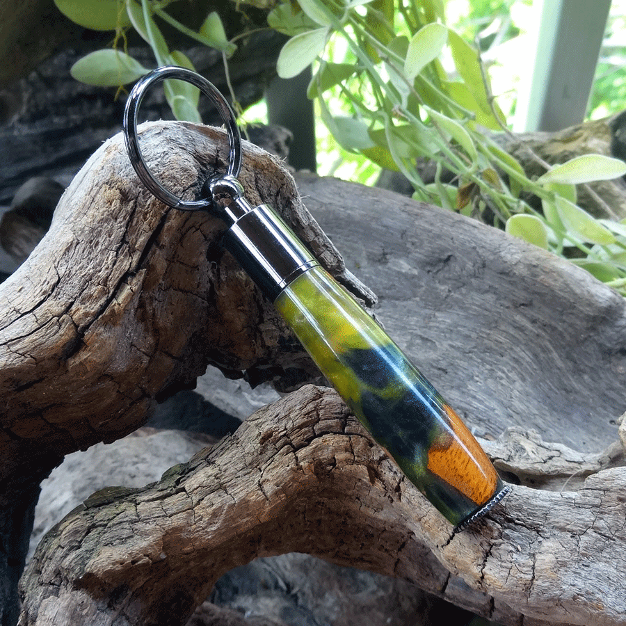 Driftwood and green resin key chain pen